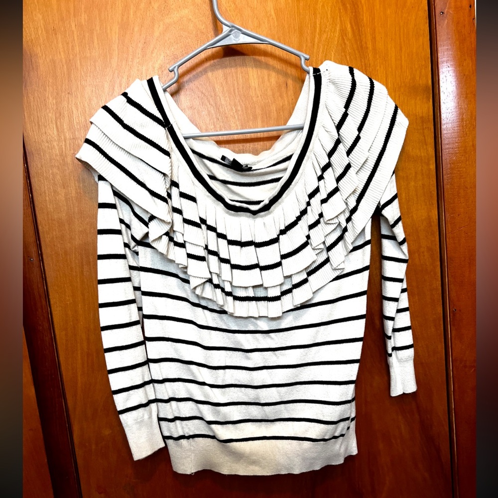 Off the shoulder striped long sleeve 💛 - Picture 4 of 5